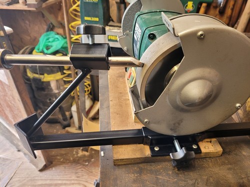 Gouge chisel sharpening jig